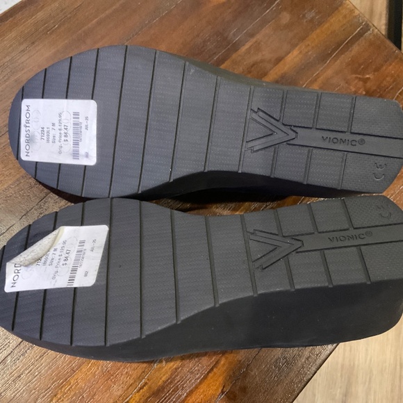 Vionic Women's Sereno Wedge Slip On size 7 - Picture 8 of 9